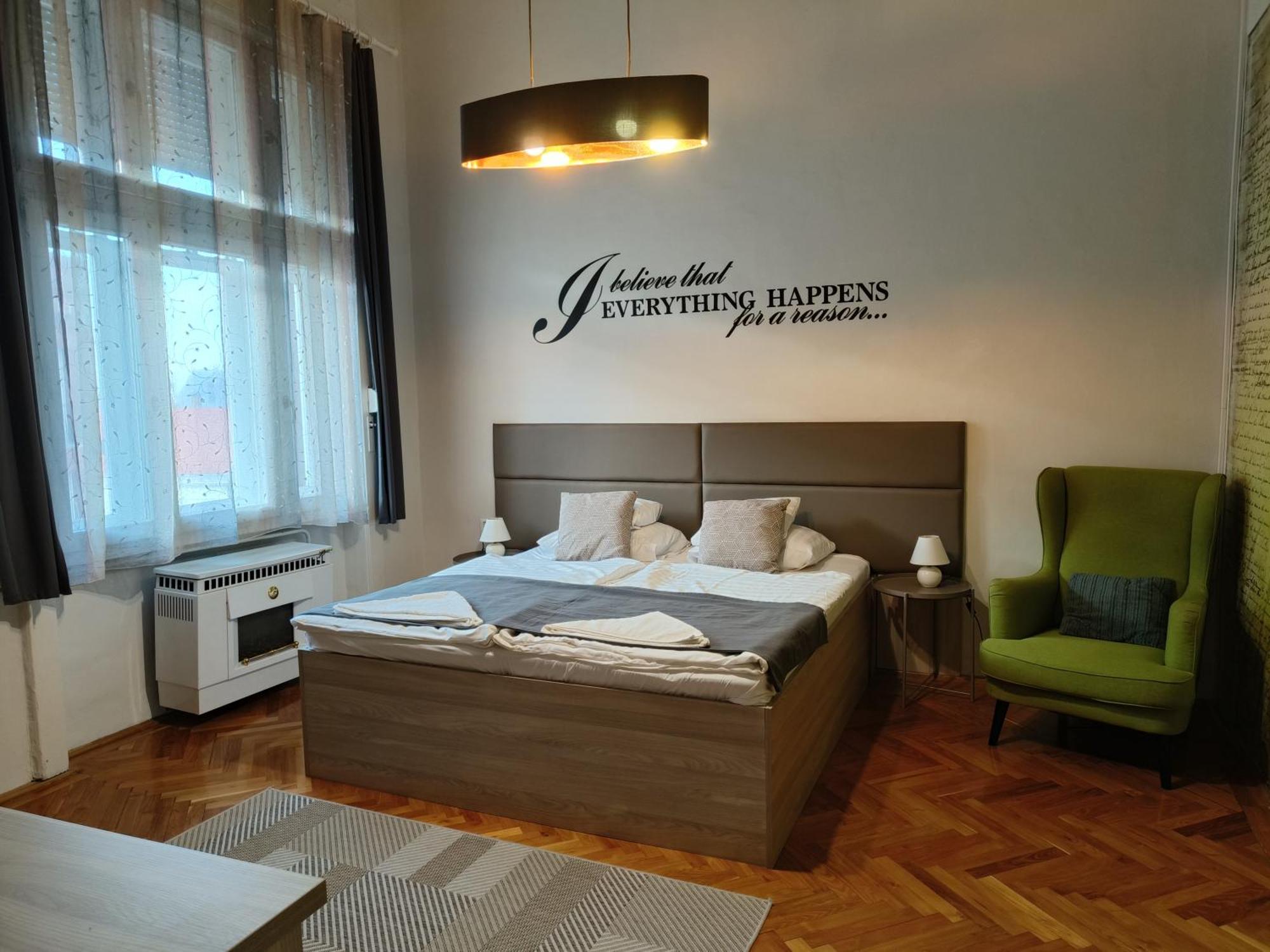 Pásti Centrál apartment. Debrecen Exterior foto