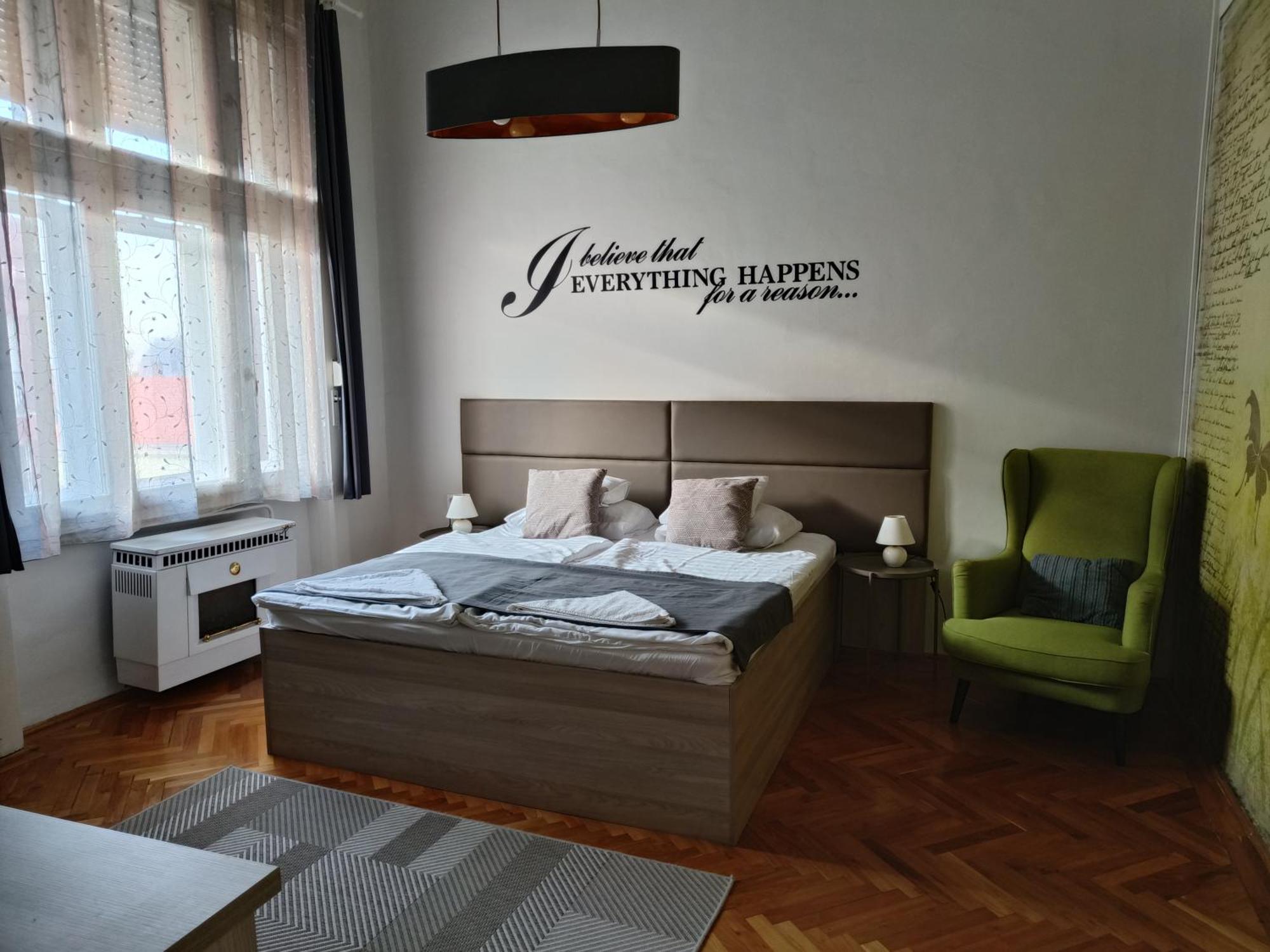 Pásti Centrál apartment. Debrecen Exterior foto