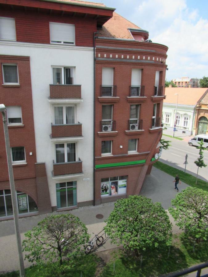 Pásti Centrál apartment. Debrecen Exterior foto